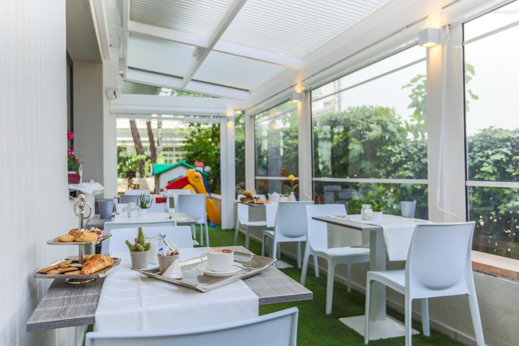 Hotel Aldebaran Riccione Esterno foto