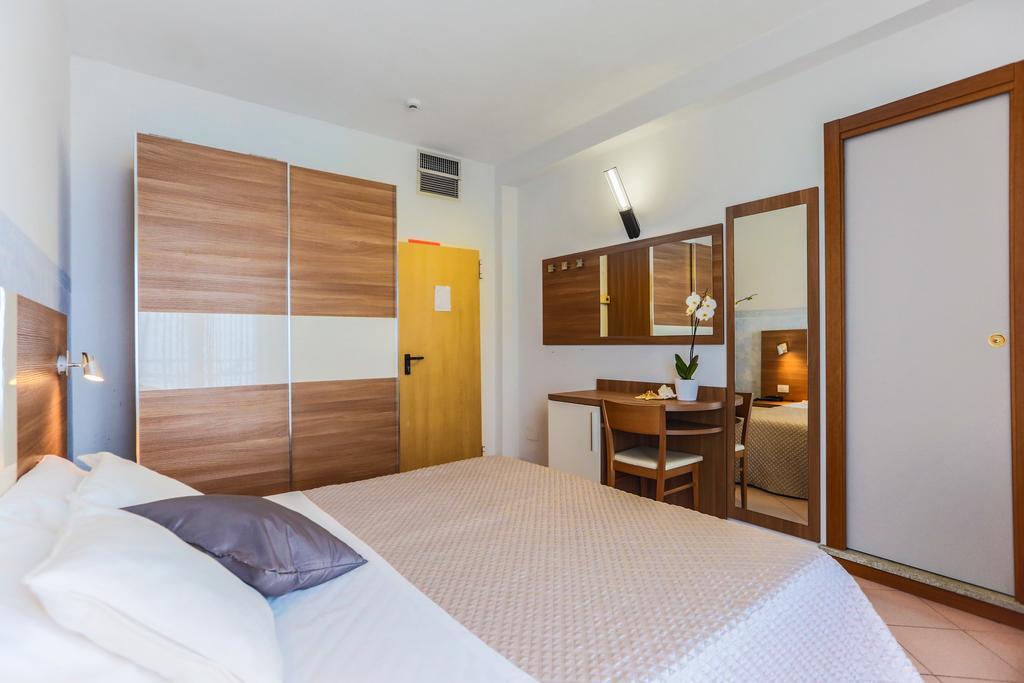 Hotel Aldebaran Riccione Esterno foto