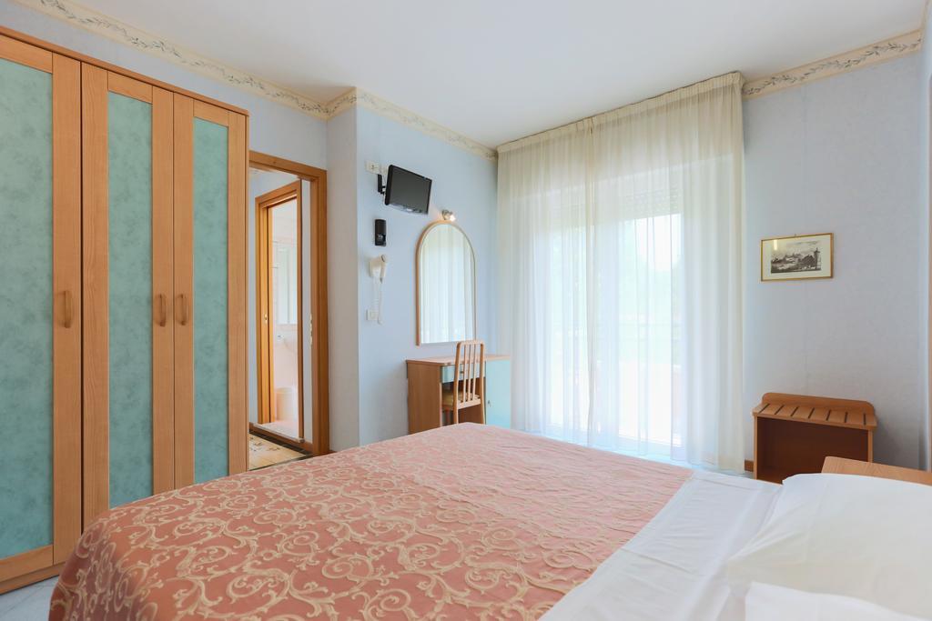 Hotel Aldebaran Riccione Esterno foto